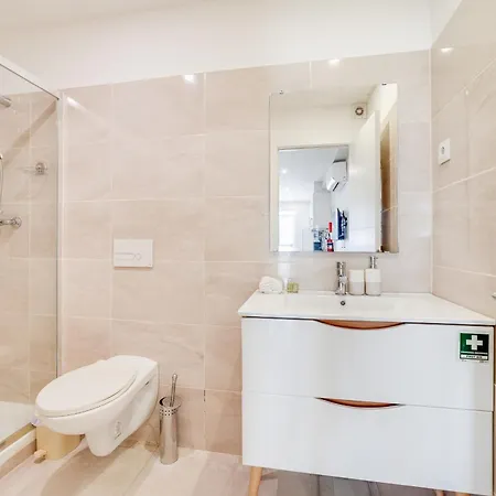 Lapa Charm With Patio *